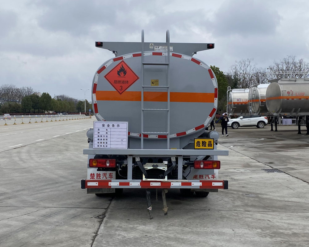 楚胜牌CSC5126GYYEH6A型运油车